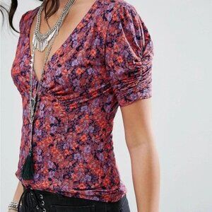 Free People Red Purple‎ Floral V Neck Stretch Knit Top L HOLLYWOOD Tee